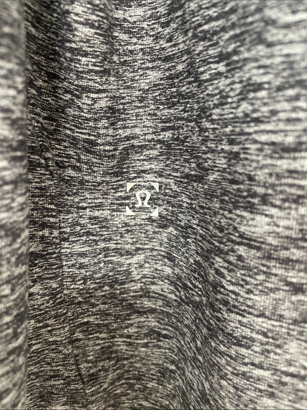 lululemon athletica Men's Long Sleeve T Shirt in Heathered Black and Gray